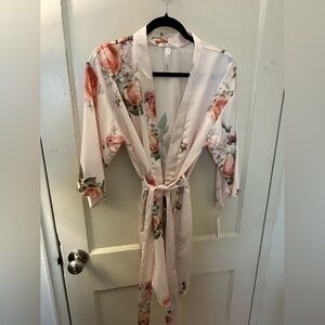 NWT Flora Nikrooz Blush Floral Satin Robe